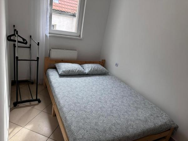 Apartamenty Gołębia-Economic : photo 1 de la chambre chambre double standard avec salle de bains commune