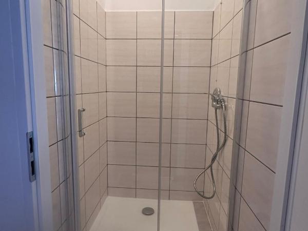 Apartamenty Gołębia-Economic : photo 6 de la chambre chambre double standard avec salle de bains commune