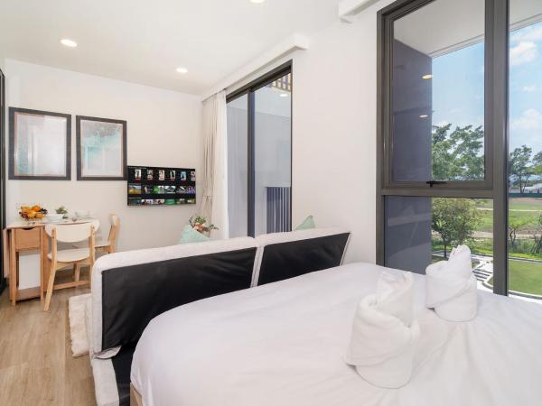 Laguna BangTao Beach Skypark Apartment : photo 7 de la chambre studio avec terrasse