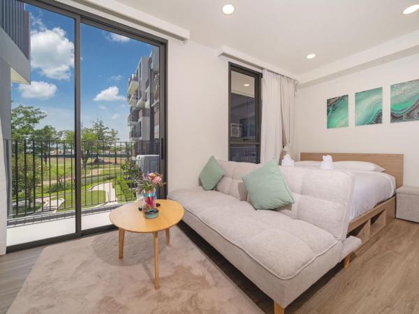 Laguna BangTao Beach Skypark Apartment : photo 3 de la chambre studio avec terrasse