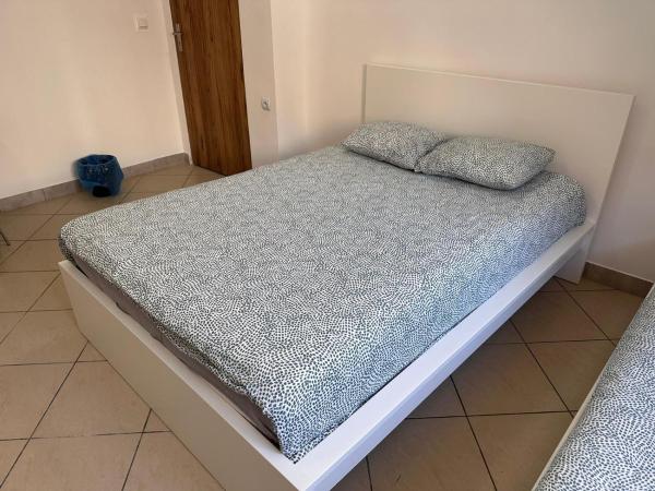 Apartamenty Gołębia-Economic : photo 9 de la chambre chambre triple Économique avec salle de bains commune