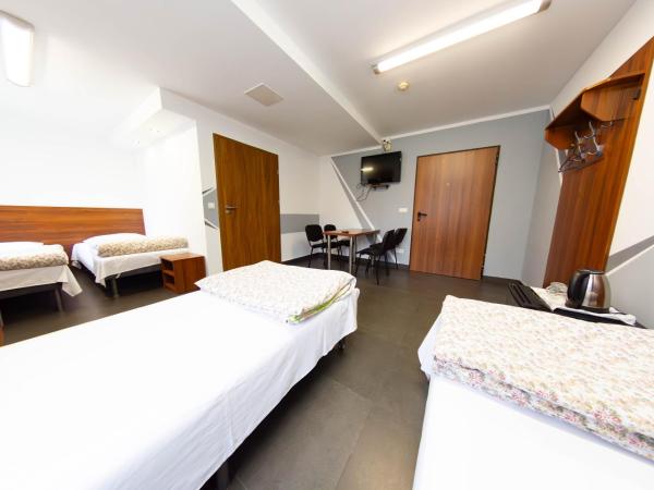 Twój Hostel Klimczoka 7 : photo 3 de la chambre chambre quadruple avec salle de bains privative