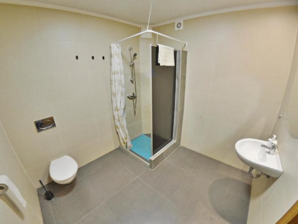 Twój Hostel Klimczoka 7 : photo 4 de la chambre chambre quadruple avec salle de bains privative