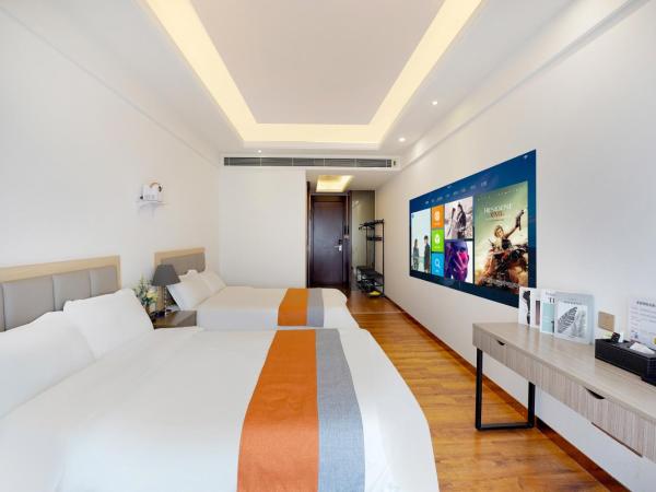 HT Legend Hotel Changgang Metro Station Exit F - Free Shuttle Bus to Canton Fair Complex During Canton Fair Period : photo 5 de la chambre chambre lits jumeaux avec douche 