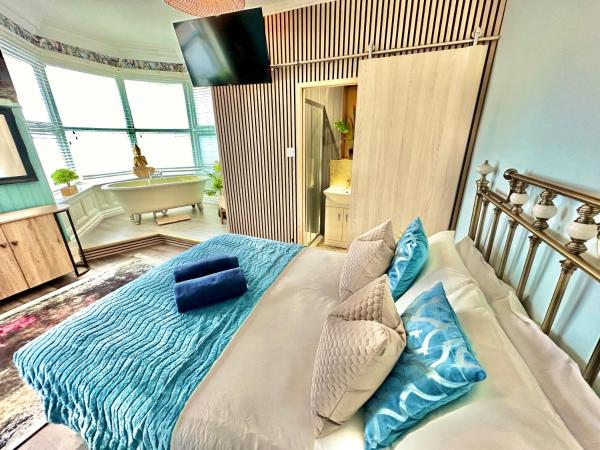 Blue Buddha - Lemur Lodge - NEW MANAGEMENT 2024 - Bath in Bedroom with En-Suite - Short Stroll to the Beach! : photo 2 de la chambre chambre double deluxe avec douche