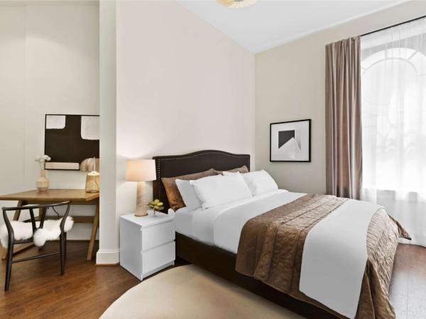 Hotel Brexton, Trademark Collection by Wyndham : photo 1 de la chambre chambre lit king-size avec douche accessible en fauteuil roulant - adaptée aux personnes à mobilité réduite - non-fumeurs