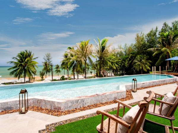 Devasom Khao Lak Beach Resort & Villas : photo 1 de la chambre devasom sky villa two-bedroom oceanfront penthouse