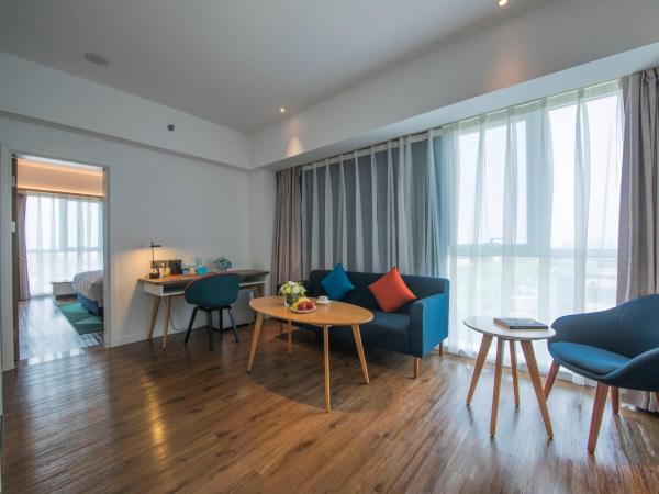 Holiday Inn Express Qingdao Chengyang Central, an IHG Hotel : photo 3 de la chambre suite 1 chambre