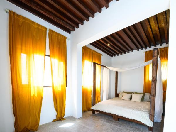 Salaam Space : photo 4 de la chambre chambre lit king-size - vue sur montagne