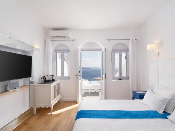 Katikies Villa Santorini - The Leading Hotels Of The World : photo 4 de la chambre  chambre double villa avec jacuzzi extérieur