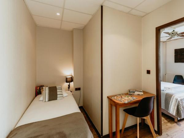 Hôtel L'Iroko The Originals City : photo 2 de la chambre chambre triple standard (3 adultes)