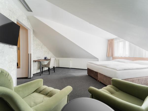 EA Hotel Victoria : photo 2 de la chambre chambre familiale supérieure