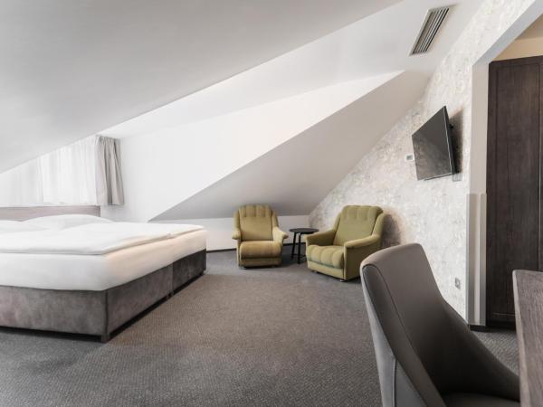 EA Hotel Victoria : photo 3 de la chambre chambre familiale supérieure