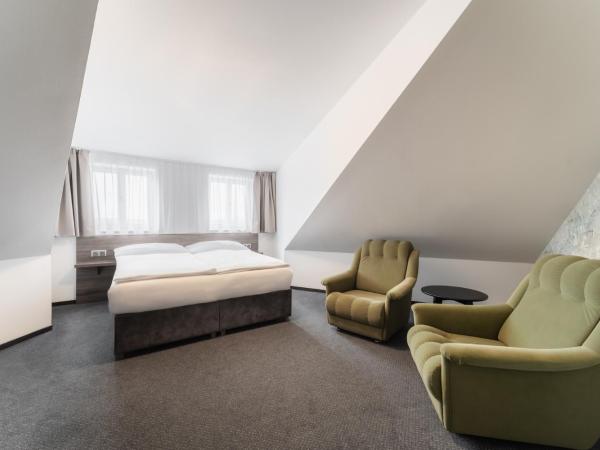 EA Hotel Victoria : photo 4 de la chambre chambre familiale supérieure