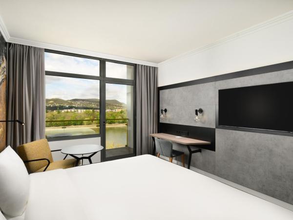 Danubius Hotel Helia : photo 1 de la chambre chambre double premium plus avec balcon - vue sur le danube (récemment rénovée)