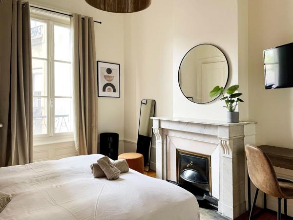 Appartement Colodge - Fourneyron : photo 2 de la chambre chambre double avec balcon