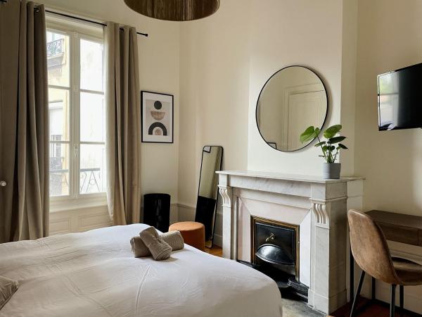 Appartement Colodge - Fourneyron : photo 5 de la chambre chambre double avec balcon