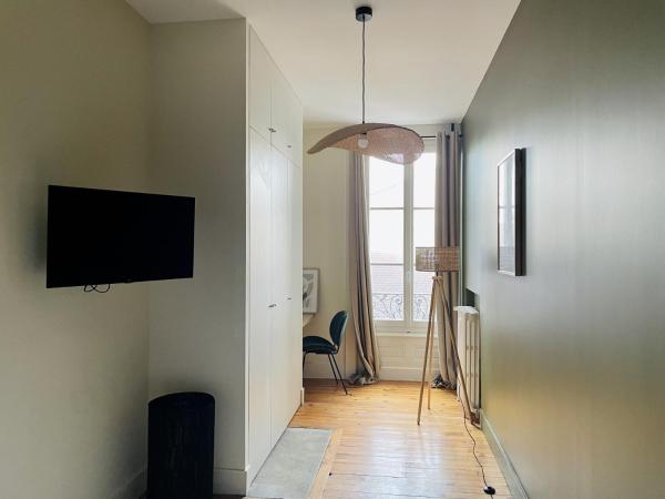 Appartement Colodge - Fourneyron : photo 5 de la chambre chambre double avec balcon