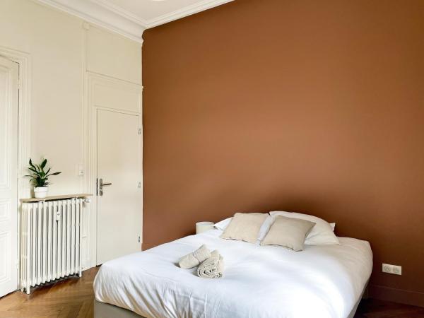 Appartement Colodge - Fourneyron : photo 2 de la chambre chambre double avec balcon