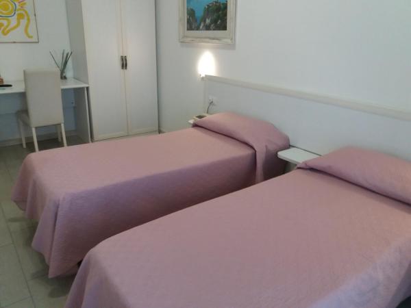 Hotel Costa : photo 9 de la chambre chambre lits jumeaux