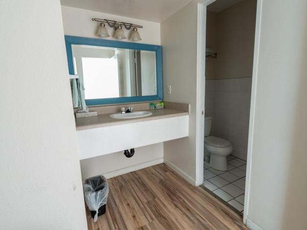 Ocean Villa Inn : photo 1 de la chambre chambre vue sur océan avec 2 lits queen-size