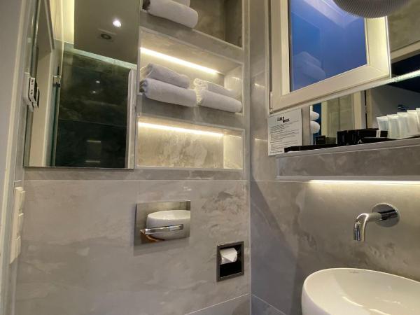 Alp Hotel : photo 4 de la chambre chambre triple avec balcon