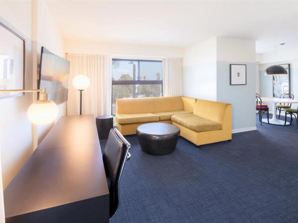 Hotel Erwin Venice Beach : photo 4 de la chambre suite lit king-size - vue sur ville