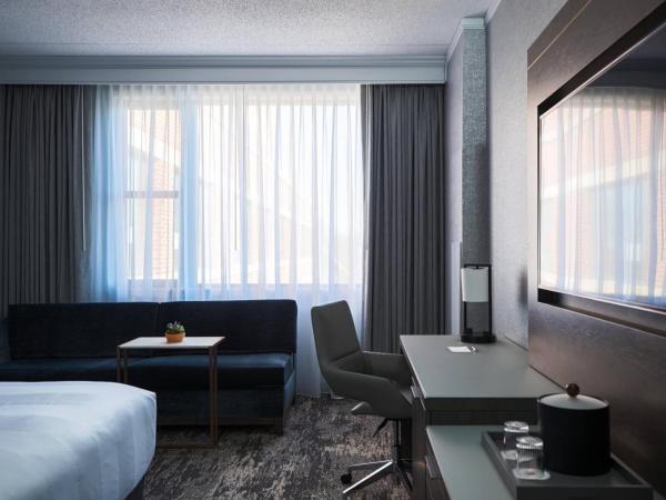 Courtyard by Marriott Chicago at Medical District-UIC : photo 1 de la chambre chambre lit king-size