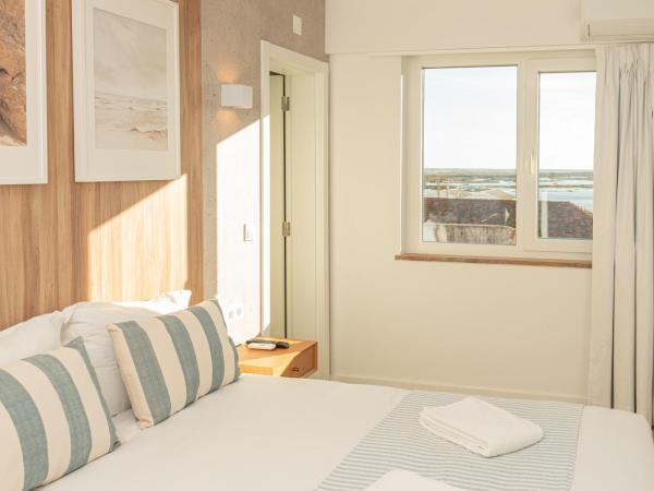 Faro Heart - Breakfast option : photo 1 de la chambre deluxe family room - third floor