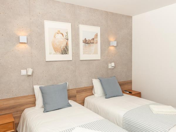 Faro Heart - Breakfast option : photo 2 de la chambre deluxe family room - third floor