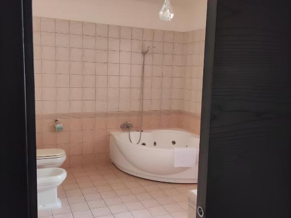 Le Residenze di Niso : photo 7 de la chambre chambre double ou lits jumeaux avec salle de bains privative