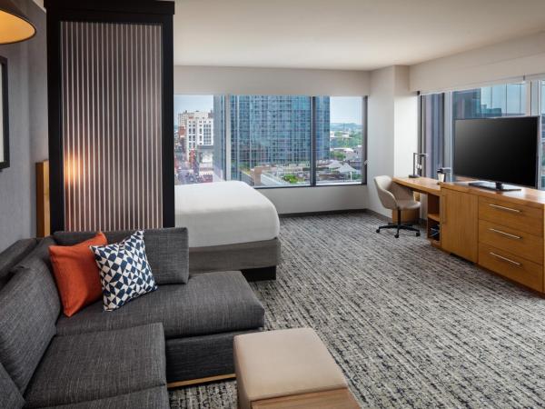 Hyatt Place Nashville Downtown : photo 2 de la chambre chambre lit king-size spéciale avec canapé-lit