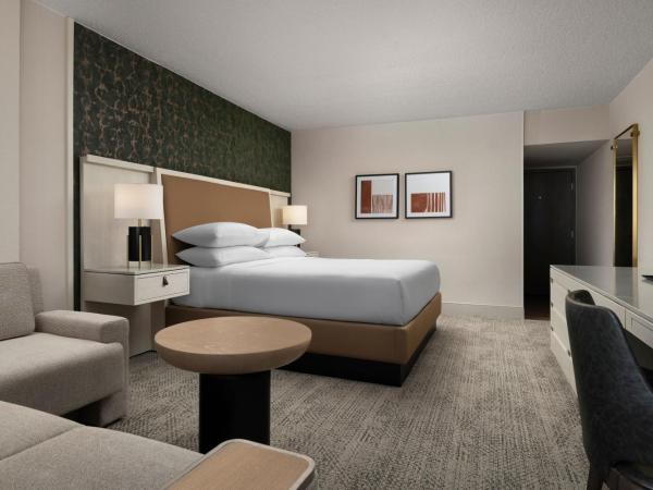 Sheraton Grand Nashville Downtown : photo 2 de la chambre chambre lit king-size avec baignoire adaptée - accessible aux personnes malentendantes et à mobilité réduite