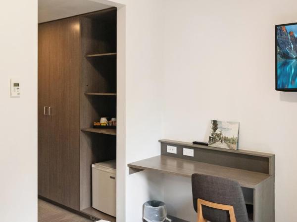 Ibis Darwin Airport Hotel : photo 2 de la chambre chambre standard lit queen-size