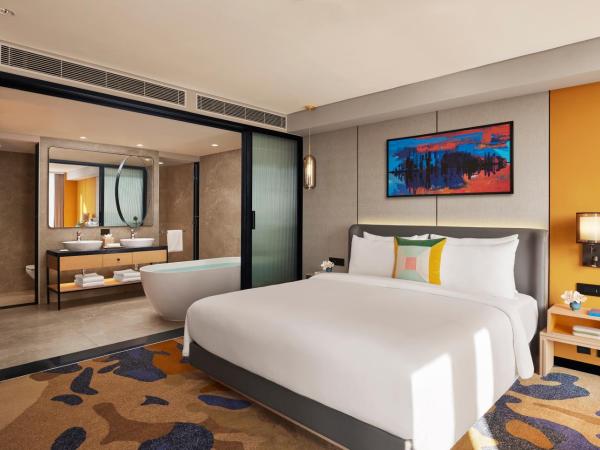 Hyatt Centric Hebbal Bengaluru : photo 2 de la chambre suite lit king-size