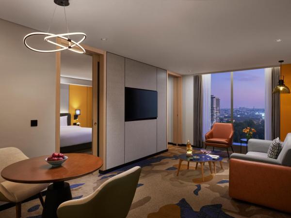 Hyatt Centric Hebbal Bengaluru : photo 1 de la chambre suite lit king-size