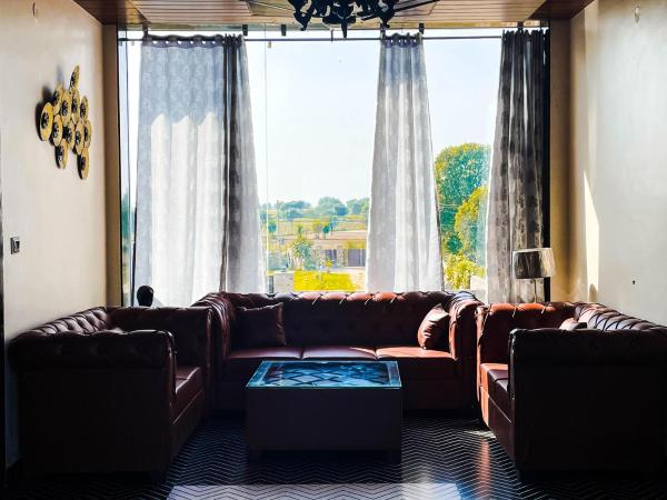 IBIZA FARM BY THE PARTY CITADEL, A 3BHK PRIVATE ViLLA WITH POOL : photo 2 de la chambre villa avec piscine privée