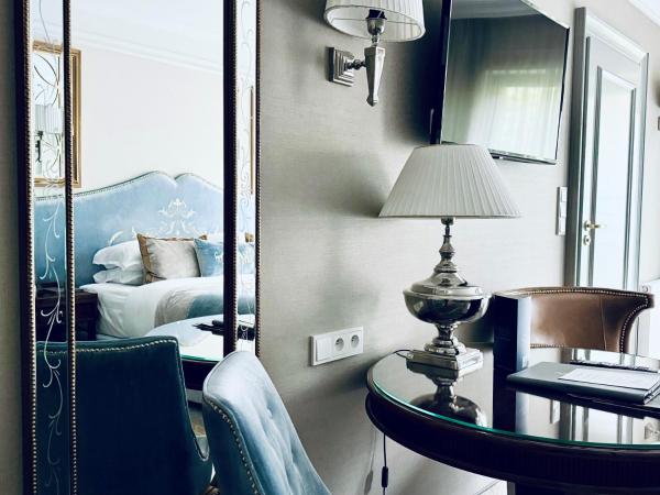 Bachleda Luxury Hotel Krakow MGallery Hotel Collection : photo 8 de la chambre suite junior lit king-size