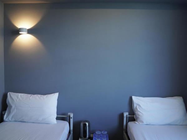 K Hotel 14 : photo 3 de la chambre chambre lits jumeaux standard