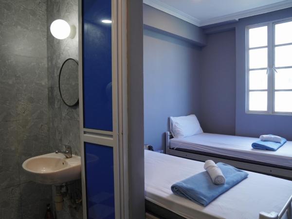 K Hotel 14 : photo 6 de la chambre chambre lits jumeaux standard
