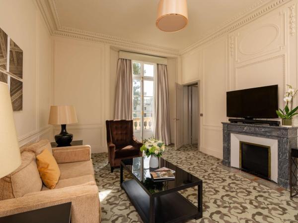 Waldorf Astoria Versailles - Trianon Palace : photo 2 de la chambre suite lit king-size deluxe - palace 5 Étoiles - vue sur jardin