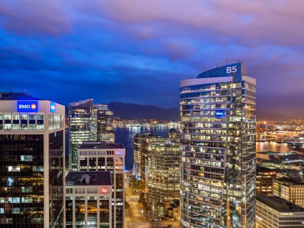 Hyatt Regency Vancouver : photo 8 de la chambre chambre lit king-size avec balcon - vue sur ville