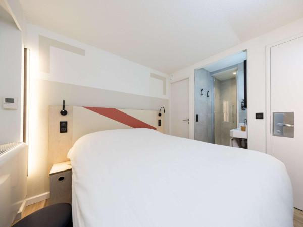 ibis budget Bordeaux Centre Mériadeck : photo 3 de la chambre chambre triple avec lit superposé
