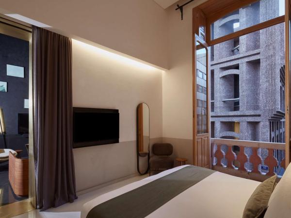 Umbral, Curio Collection By Hilton : photo 7 de la chambre suite 1 chambre lit king-size avec balconnet