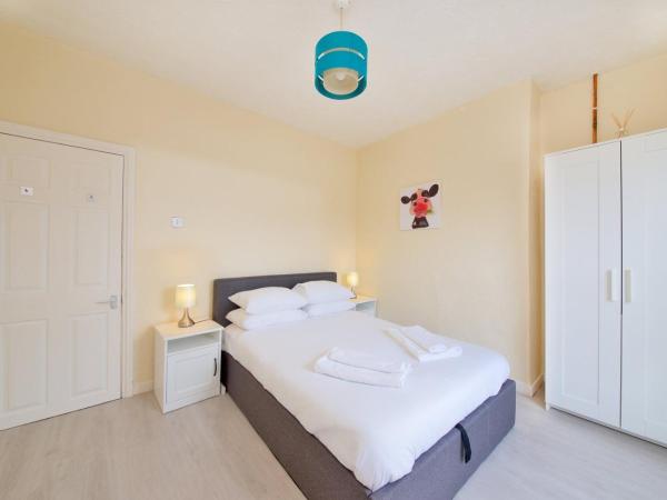 GuestReady Modern 2BR Home by Anfield Stadium : photo 5 de la chambre maison de vacances