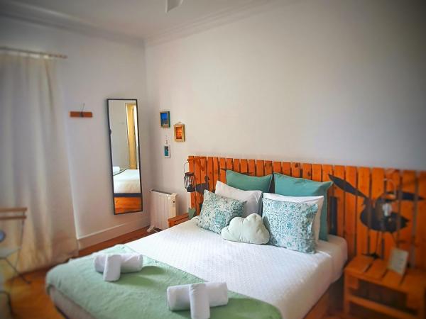 Alojamentos Vista Mar-Luisa Todi : photo 8 de la chambre chambre double avec salle de bains privative extérieure