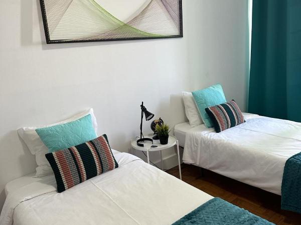 Alojamentos Vista Mar-Luisa Todi : photo 9 de la chambre chambre double ou lits jumeaux avec salle de bains privative externe