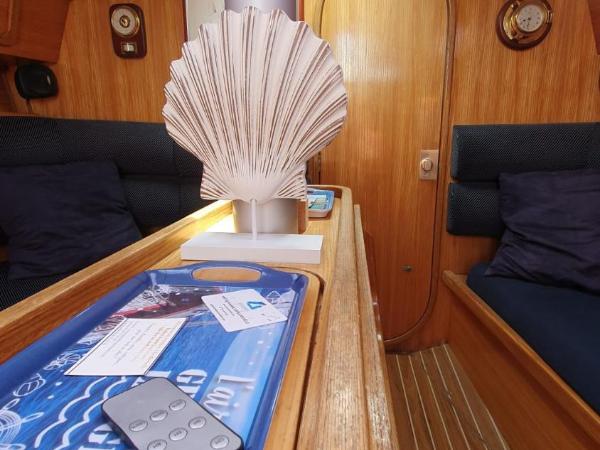 Super Castor - Dormir sur un grand voilier 6 personnes By Nuits au Port : photo 2 de la chambre appartement