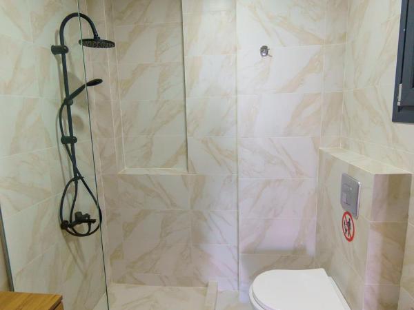 Luxury Apartments by thesbnb : photo 10 de la chambre appartement avec balcon