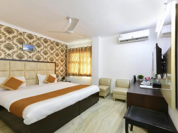 Hotel The First by Goyal Hoteliers : photo 1 de la chambre chambre double avec salle de bains privative